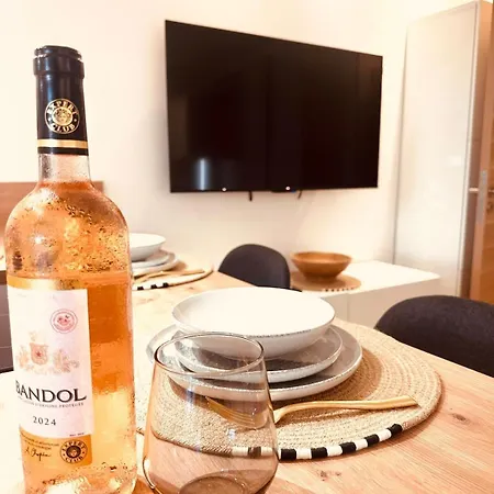 New Studio, Patio, Steps From La Croisette アパート *