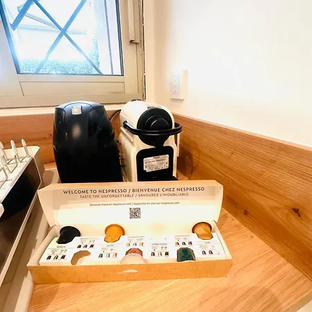 New Studio, Patio, Steps From La Croisette 아파트 칸느