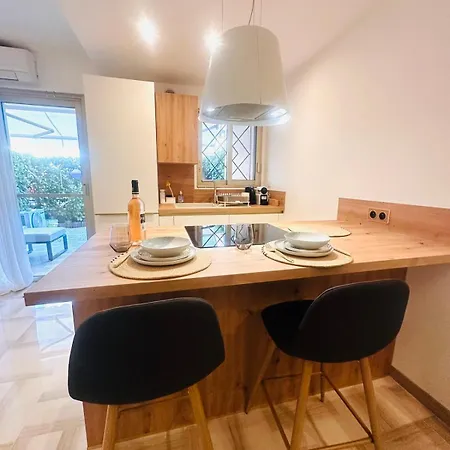New Studio, Patio, Steps From La Croisette