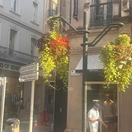 New Studio, Patio, Steps From La Croisette *