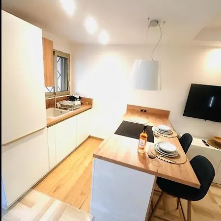 New Studio, Patio, Steps From La Croisette *