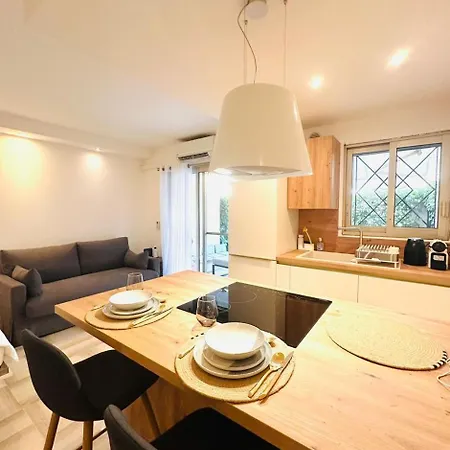 New Studio, Patio, Steps From La Croisette Апартаменты