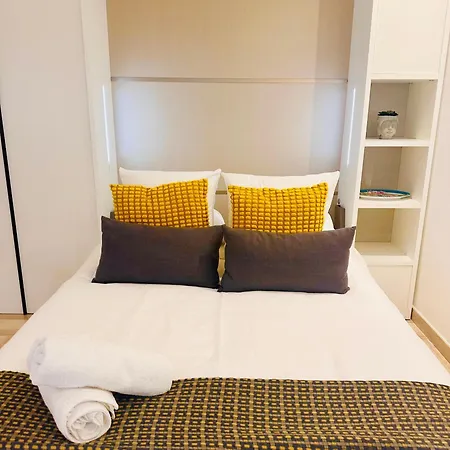 New Studio, Patio, Steps From La Croisette