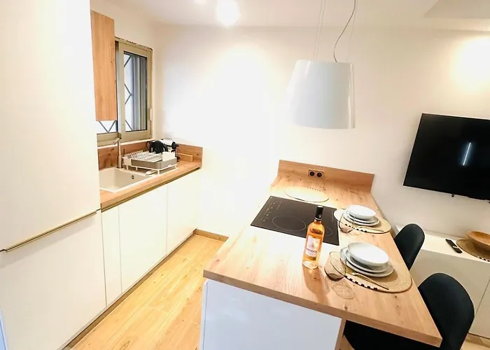 New Studio, Patio, Steps From La Croisette דירה *