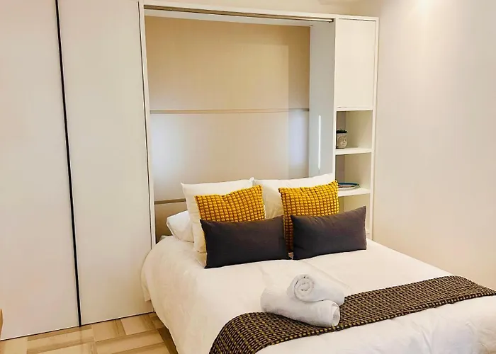 New Studio, Patio, Steps From La Croisette