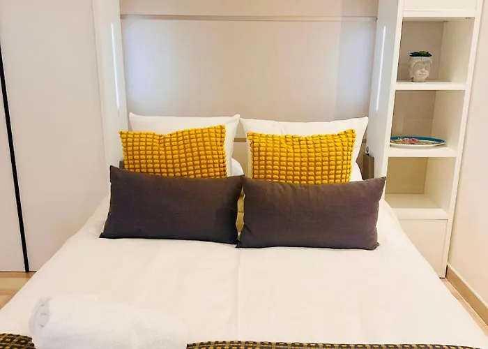 New Studio, Patio, Steps From La Croisette